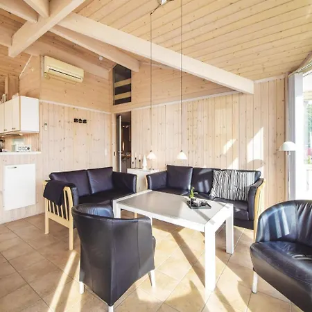Holiday home Three-bedroom Holiday In Juelsminde