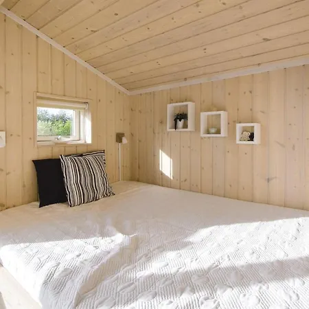 Holiday home Three-bedroom Holiday In Juelsminde *